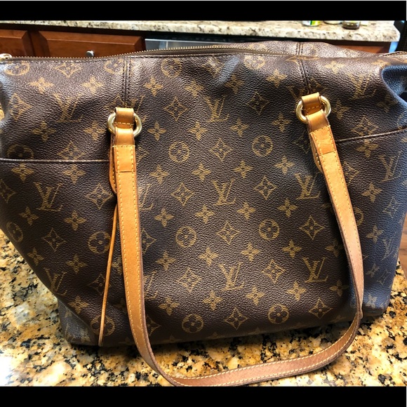 Louis Vuitton Handbags - Louis Vuitton Totally GM Purse